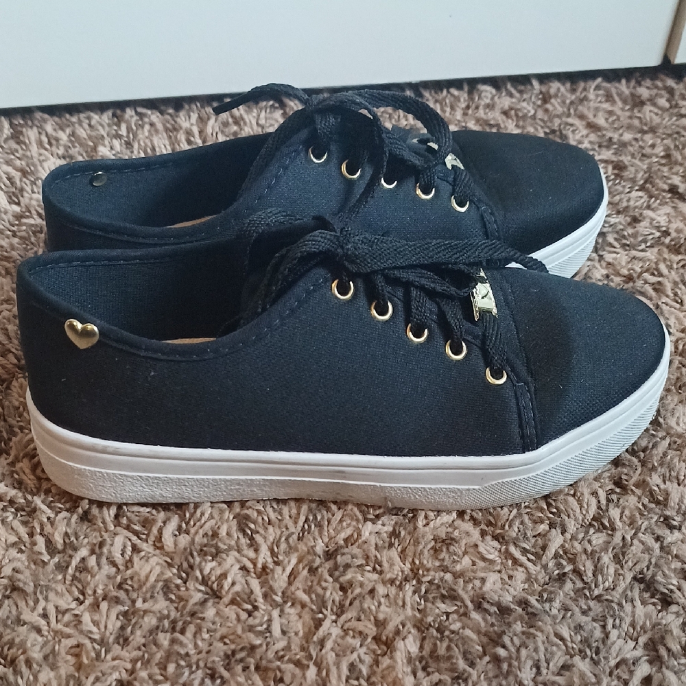 Black Canvas Sneakers | Women’s BR 35 | Worn Twice